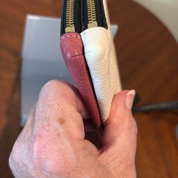 Coach  double zip wristlet/wallet, pebbled leather  rose/cream goldtone like new - Picture 8 of 12